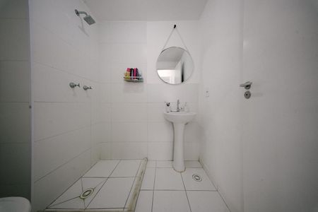 Apartamento para alugar com 49m², 2 quartos e 1 vaga Apartamento para alugar com 49m², 2 quartos e 1 vagaBanheiro