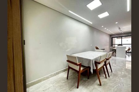 Casa à venda com 4 quartos, 190m² em Vila Carrão, São Paulo