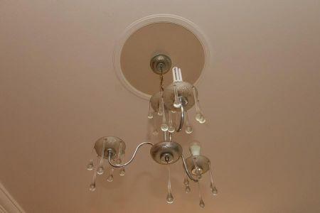 Casa para alugar com 6000m², 3 quartos e 5 vagas Casa para alugar com 6000m², 3 quartos e 5 vagasDetalhe sala-Lustre