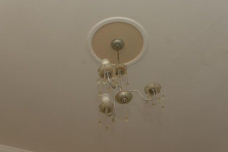 Casa para alugar com 6000m², 3 quartos e 5 vagas Casa para alugar com 6000m², 3 quartos e 5 vagasDetalhe sala de jantar-Lustre