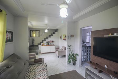 Sala de casa para alugar com 3 quartos, 190m² em Vila Operária, Nova Iguaçu