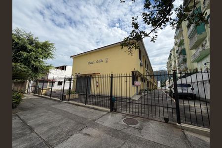 Casa de condomínio à venda com 61m², 2 quartos e 1 vagaFachada