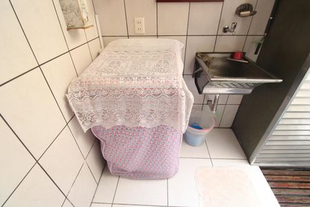 Casa de condomínio à venda com 61m², 2 quartos e 1 vagaÁrea de serviço