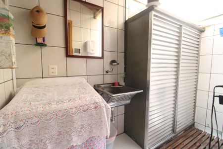 Casa de condomínio à venda com 61m², 2 quartos e 1 vagaÁrea de serviço