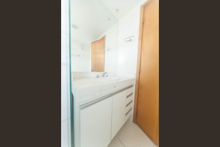 Apartamento à venda com 68m², 2 quartos e 2 vagasBanheiro suite 