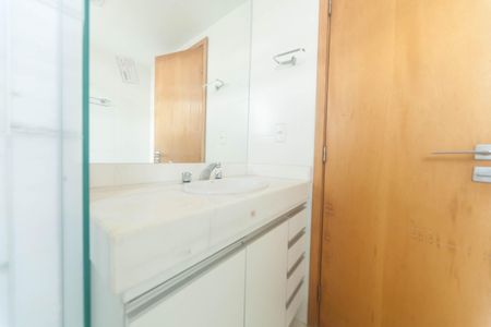 Apartamento à venda com 68m², 2 quartos e 2 vagasBanheiro suite 