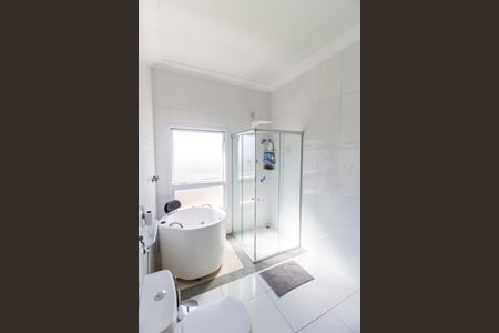 Casa de condomínio à venda com 400m², 4 quartos e 5 vagasBanheiro da Suíte