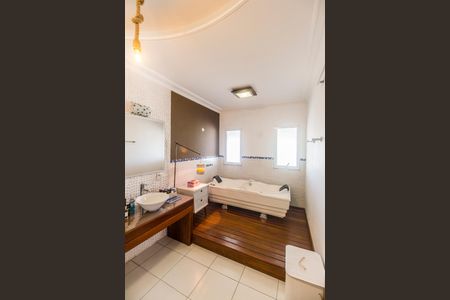 Casa de condomínio à venda com 400m², 4 quartos e 5 vagasBanheiro da Suíte
