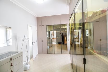 Casa de condomínio à venda com 400m², 4 quartos e 5 vagasCloset da suíte