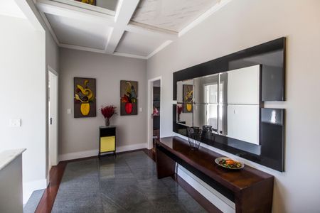 Casa de condomínio à venda com 400m², 4 quartos e 5 vagasSala