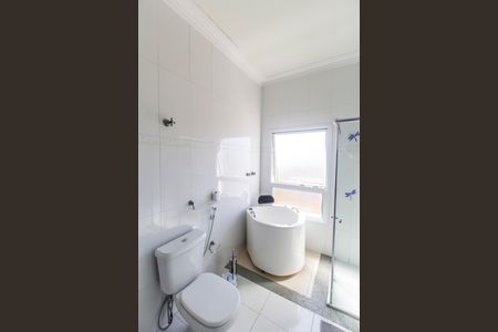 Casa de condomínio à venda com 400m², 4 quartos e 5 vagasBanheiro da Suíte