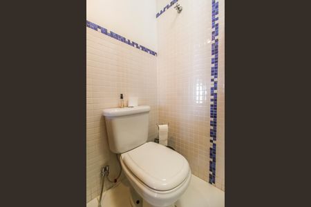 Casa de condomínio à venda com 400m², 4 quartos e 5 vagasBanheiro da Suíte