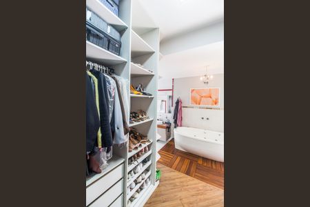 Casa de condomínio à venda com 400m², 4 quartos e 5 vagasCloset da suíte