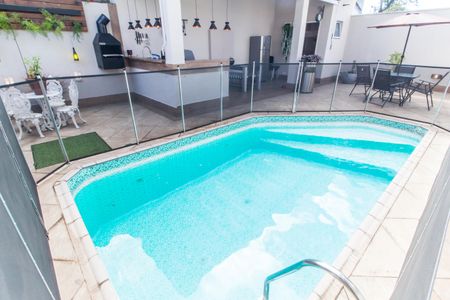 Casa de condomínio à venda com 400m², 4 quartos e 5 vagasPiscina