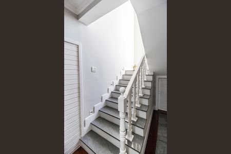 Casa de condomínio à venda com 400m², 4 quartos e 5 vagasEscada