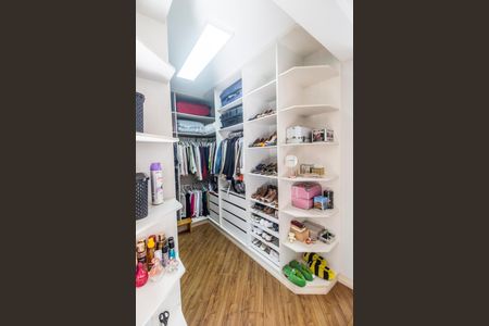 Casa de condomínio à venda com 400m², 4 quartos e 5 vagasCloset da suíte