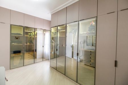 Casa de condomínio à venda com 400m², 4 quartos e 5 vagasCloset da suíte