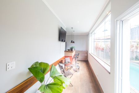 Casa de condomínio à venda com 400m², 4 quartos e 5 vagasVaranda