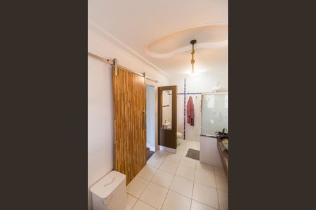 Casa de condomínio à venda com 400m², 4 quartos e 5 vagasBanheiro da Suíte