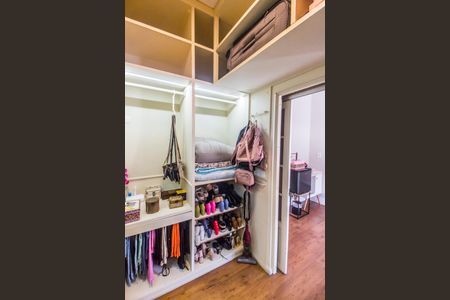Casa de condomínio à venda com 400m², 4 quartos e 5 vagasCloset da suíte