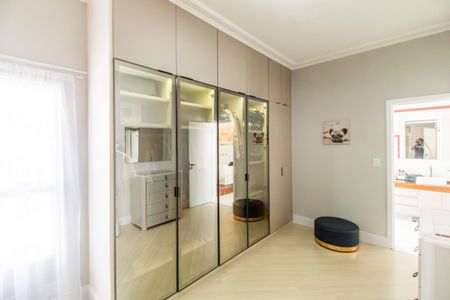 Casa de condomínio à venda com 400m², 4 quartos e 5 vagasCloset da suíte
