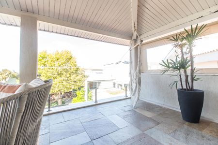 Casa de condomínio à venda com 400m², 4 quartos e 5 vagasVaranda