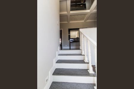 Casa de condomínio à venda com 400m², 4 quartos e 5 vagasEscada