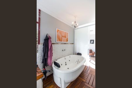 Casa de condomínio à venda com 400m², 4 quartos e 5 vagasBanheiro da Suíte