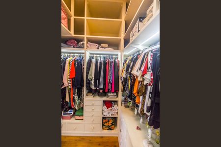 Casa de condomínio à venda com 400m², 4 quartos e 5 vagasCloset da suíte