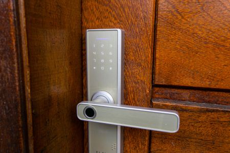 Casa de condomínio à venda com 100m², 2 quartos e 2 vagas Casa de condomínio à venda com 100m², 2 quartos e 2 vagasFechadura Eletrônica