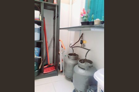 Casa de condomínio à venda com 78m², 2 quartos e 2 vagasÁrea de serviço