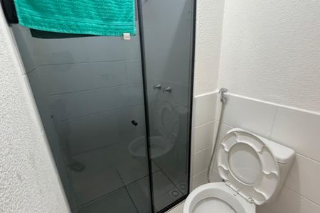 Banheiro de apartamento para alugar com 2 quartos, 48m² em Vila Ouro Preto, Duque de Caxias