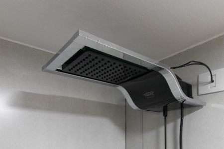 Banheiro de apartamento à venda com 1 quarto, 34m² em Menino Deus, Porto Alegre