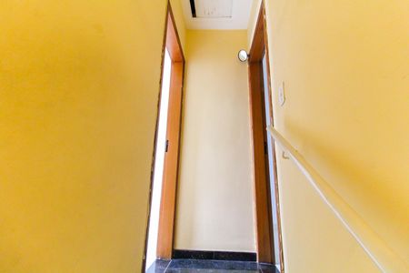 Casa de condomínio para alugar com 62m², 2 quartos e 2 vagasEscada