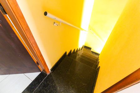 Casa de condomínio para alugar com 62m², 2 quartos e 2 vagasEscada