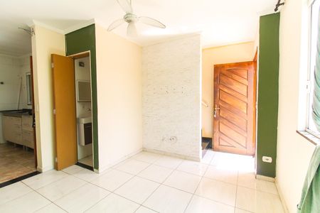 Casa de condomínio para alugar com 62m², 2 quartos e 2 vagas Casa de condomínio para alugar com 62m², 2 quartos e 2 vagasSala