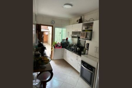 Casa à venda com 2 quartos, 114m² em Vila Zat, São Paulo