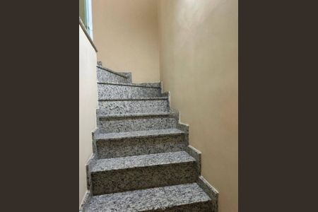 Casa à venda com 2 quartos, 114m² em Vila Zat, São Paulo
