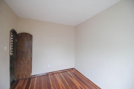 Sala de casa para alugar com 2 quartos, 55m² em Areia Branca, Belford Roxo