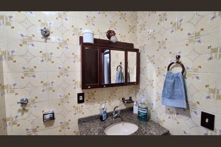 Casa à venda com 150m², 2 quartos e 2 vagasBanheiro Social 