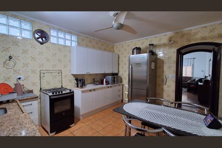 Casa à venda com 150m², 2 quartos e 2 vagasCozinha 