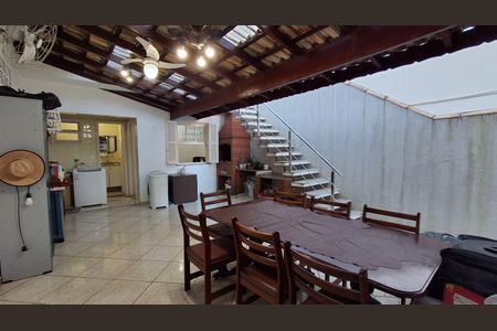 Casa à venda com 150m², 2 quartos e 2 vagasQuintal