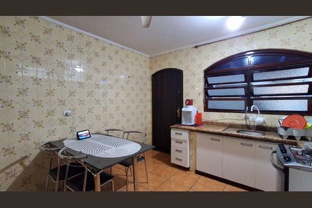 Casa à venda com 150m², 2 quartos e 2 vagasCozinha 