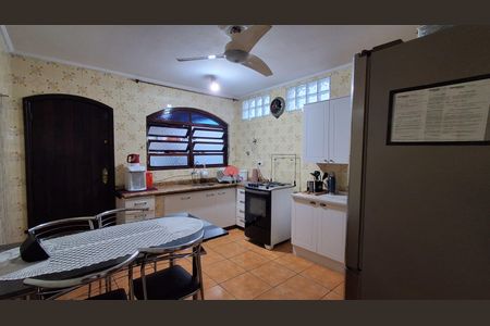 Casa à venda com 150m², 2 quartos e 2 vagasCozinha 