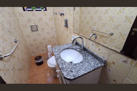 Casa à venda com 150m², 2 quartos e 2 vagasBanheiro Social 