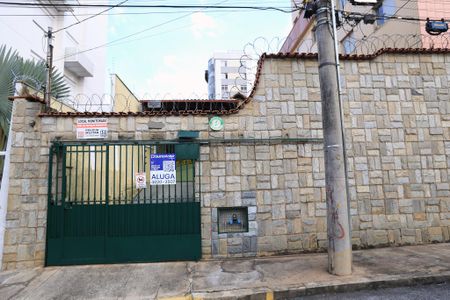 Casa para alugar com 280m², 5 quartos e 7 vagasFachada