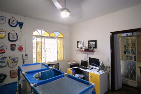 Casa para alugar com 280m², 5 quartos e 7 vagasEscritório