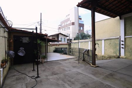 Casa para alugar com 280m², 5 quartos e 7 vagasQuintal