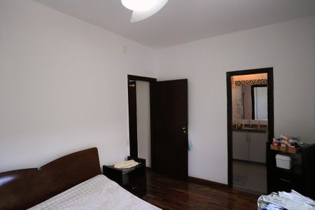 Casa para alugar com 280m², 5 quartos e 7 vagasSuíte