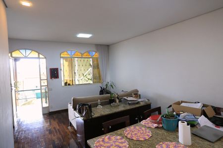 Casa para alugar com 280m², 5 quartos e 7 vagasSala